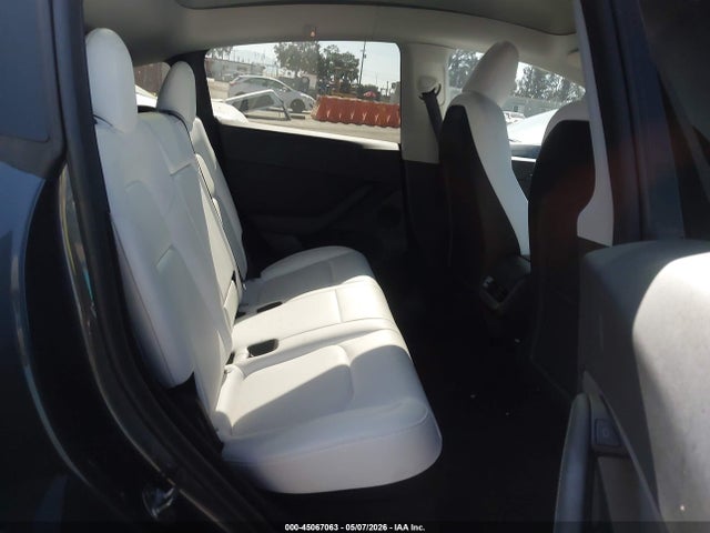 Tesla Model Y Rwd