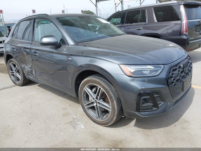 Salvage Audi Q5 Image