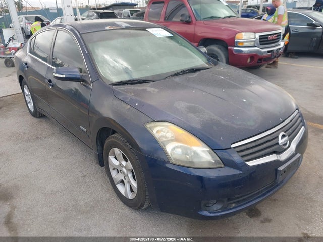 Salvage Nissan Altima Image