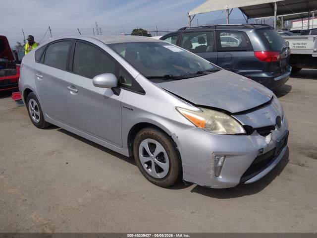 Salvage Toyota Prius Image