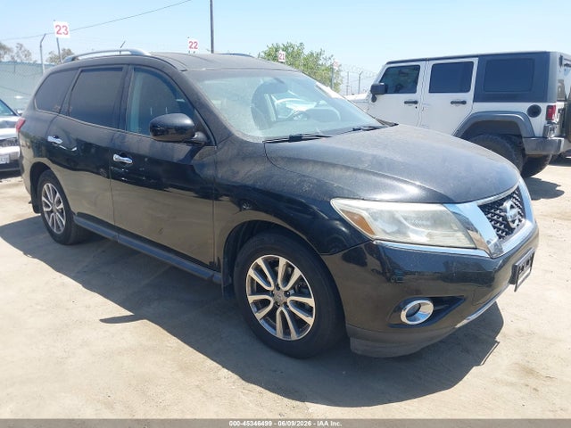 Salvage Nissan Pathfinder Image