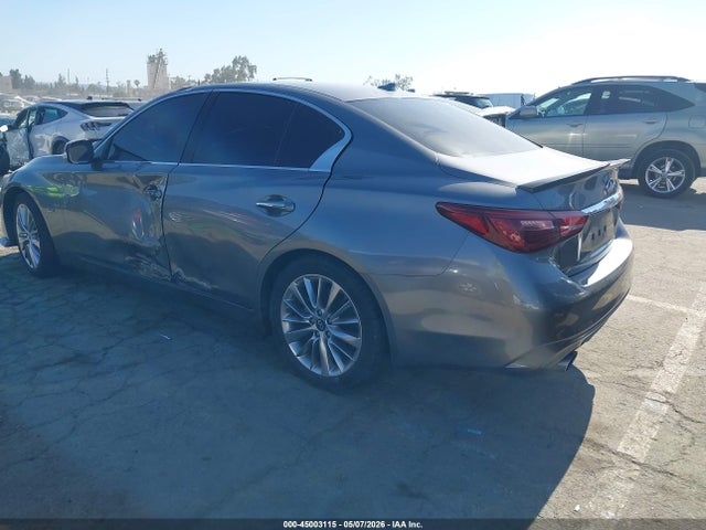 INFINITI Q50 Luxe