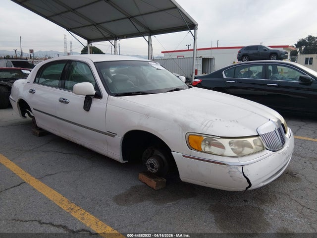 Salvage Lincoln Towncar Image