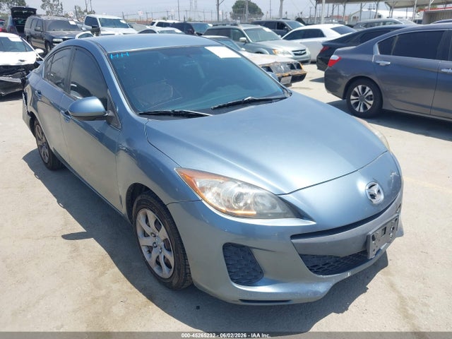 Salvage Mazda Mazda3 Image