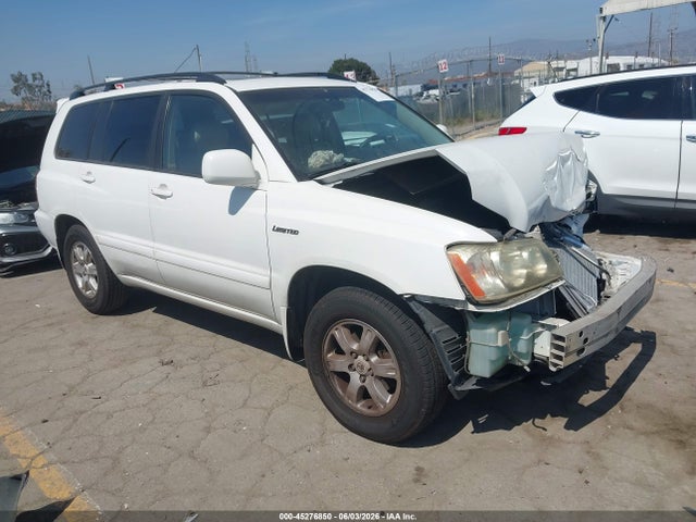 Salvage Toyota Highlander Image
