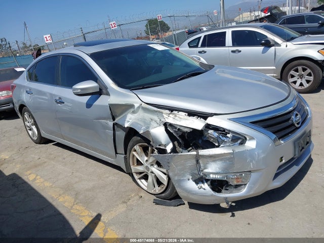 Salvage Nissan Altima Image