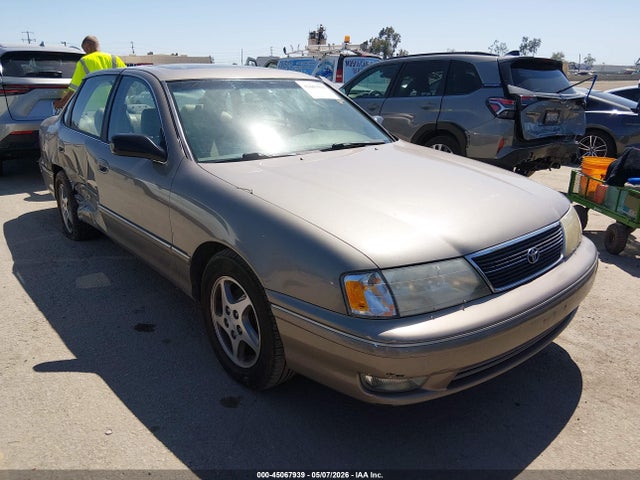 Salvage Toyota Avalon Image