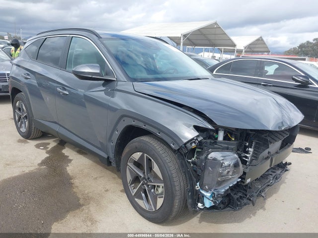 Salvage Hyundai TUCSON Image