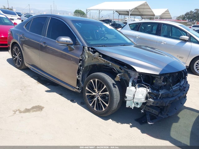 Salvage Toyota Camry Image