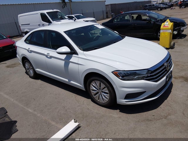 Salvage Volkswagen Jetta Image