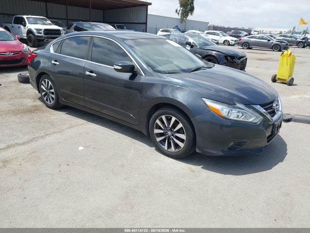 Salvage Nissan Altima Image
