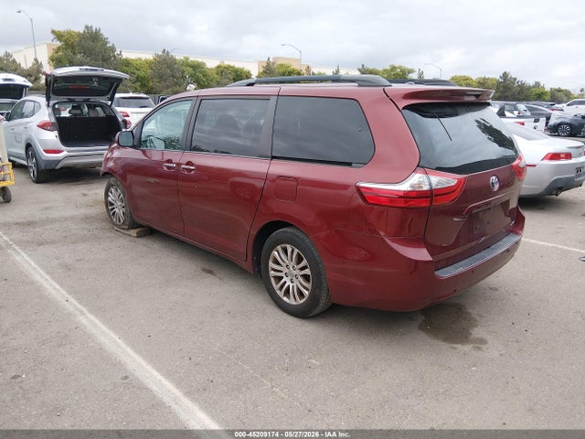 Toyota Sienna Xle Premium 8 Passenger