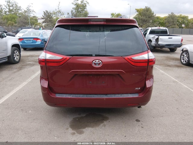 Toyota Sienna Xle Premium 8 Passenger