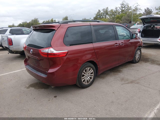 Toyota Sienna Xle Premium 8 Passenger