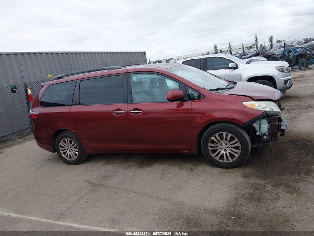 Toyota Sienna Xle Premium 8 Passenger