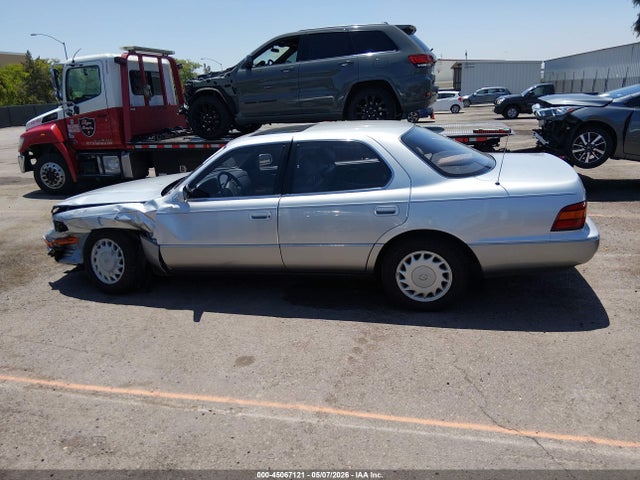 Lexus LS 400
