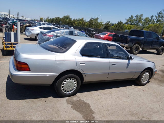 Lexus LS 400