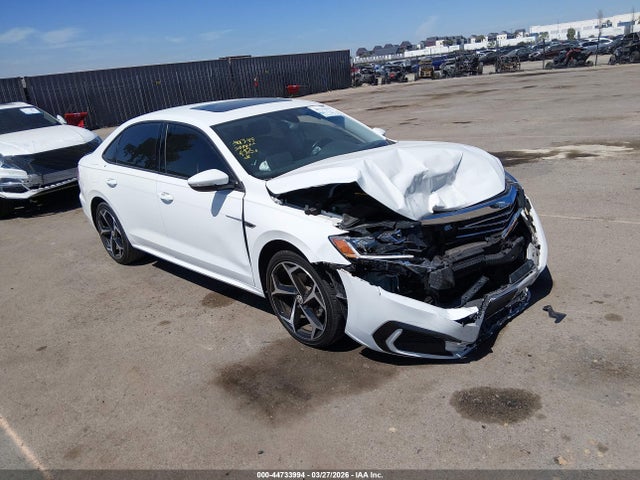 Salvage Volkswagen Passat Image