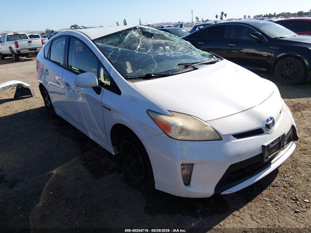 Salvage Toyota Prius Image