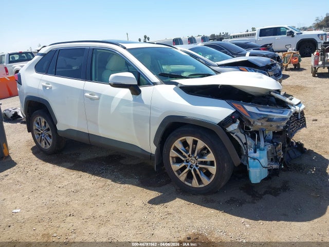 Salvage Toyota RAV4 Image