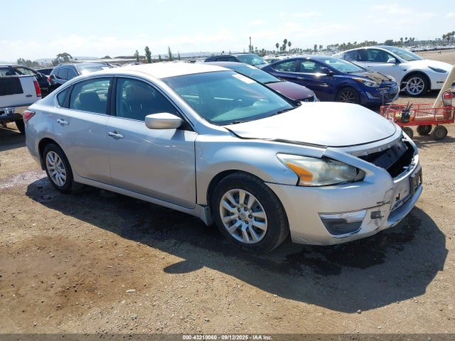 Salvage Nissan Altima Image