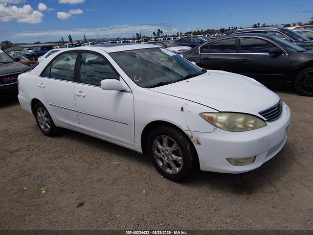 Salvage Toyota Camry Image