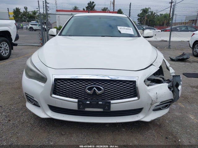 INFINITI Q50 Premium