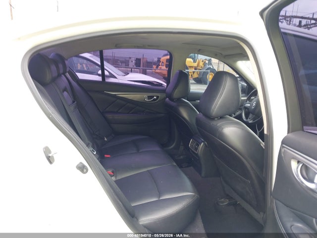 INFINITI Q50 Premium