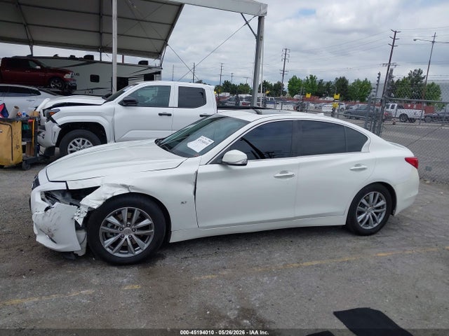 INFINITI Q50 Premium