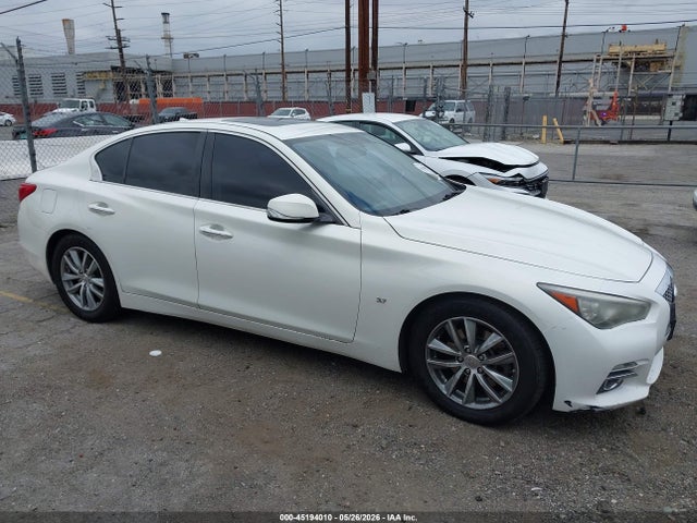 INFINITI Q50 Premium