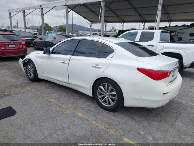 INFINITI Q50 Premium