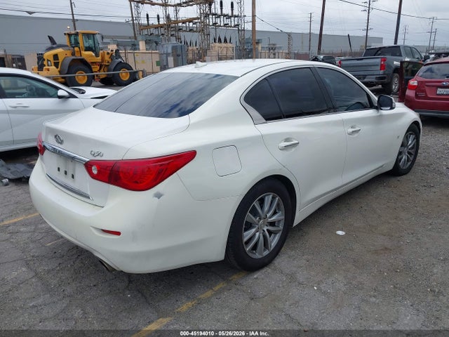 INFINITI Q50 Premium