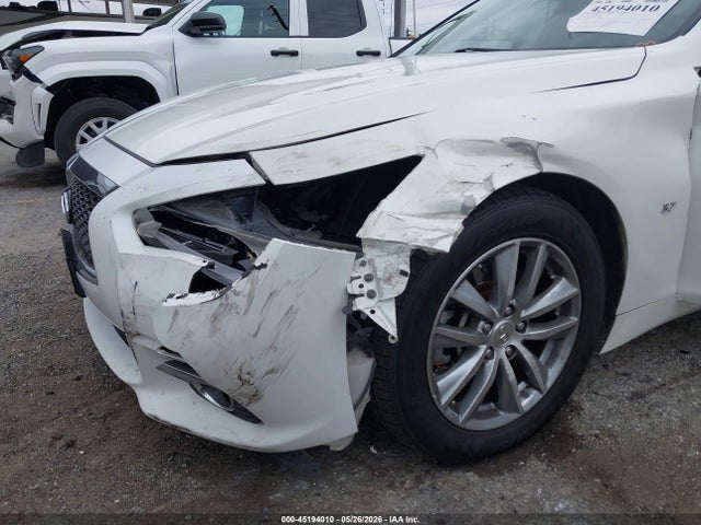 INFINITI Q50 Premium