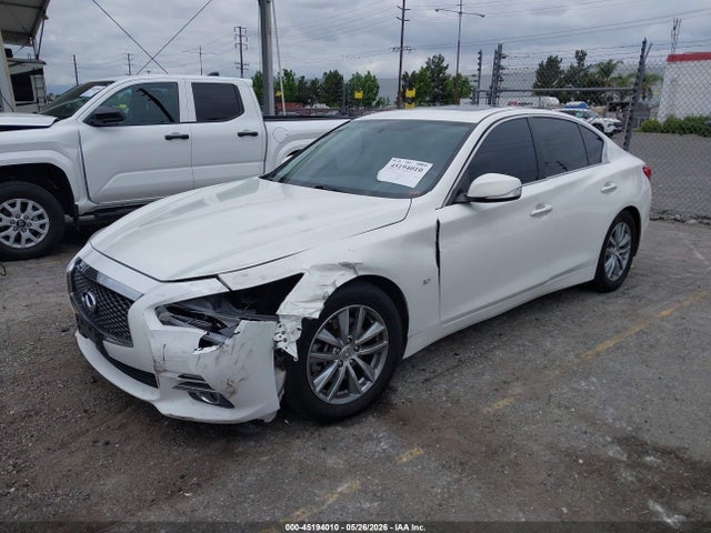 INFINITI Q50 Premium