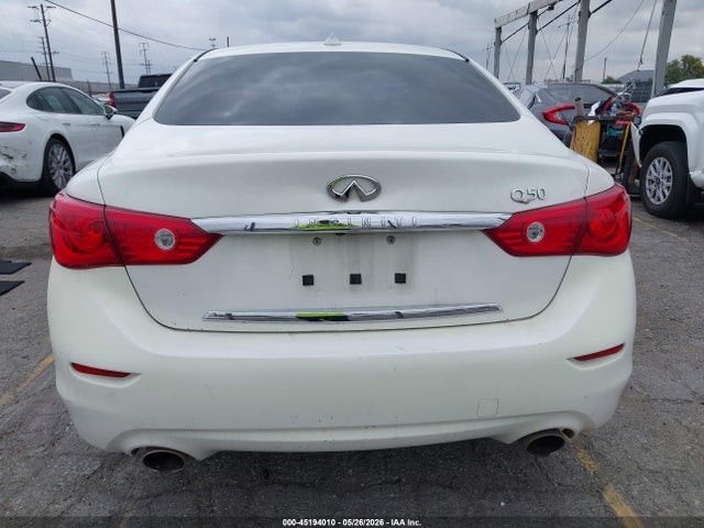 INFINITI Q50 Premium