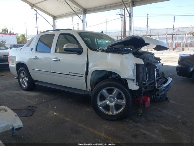 Salvage Chevrolet Avalanche Image