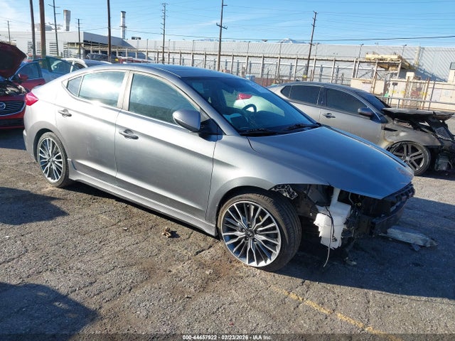 Salvage Hyundai ELANTRA Image