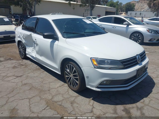 Salvage Volkswagen Jetta Image