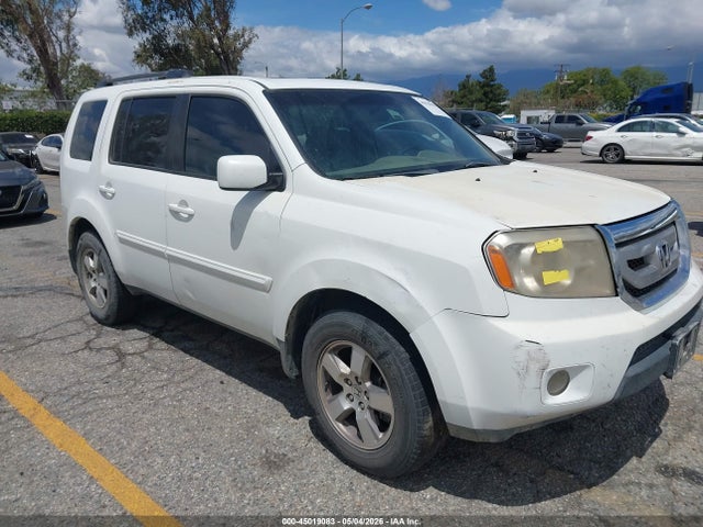 Salvage Honda Pilot Image