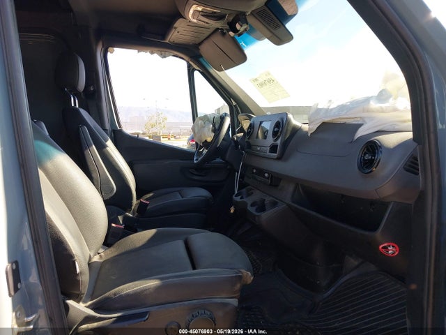 Mercedes-Benz Sprinter 1500 Standard Roof 4-cyl Gas