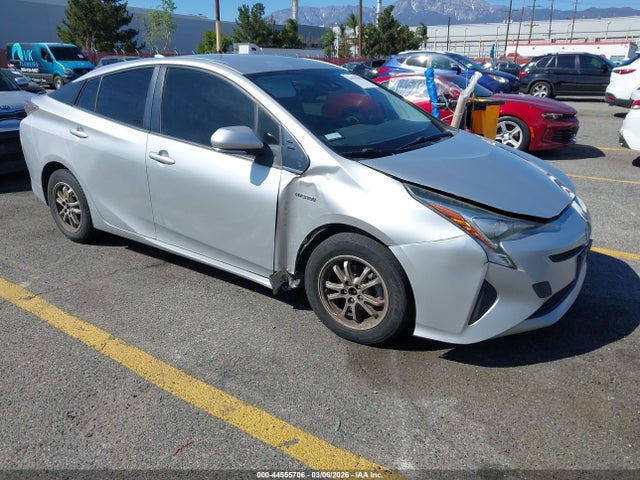 Salvage Toyota Prius Image