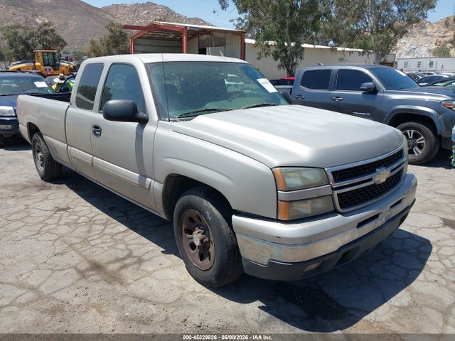 Salvage Chevrolet Silverado 1500 Image
