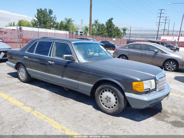 Salvage Mercedes-Benz 560 Image