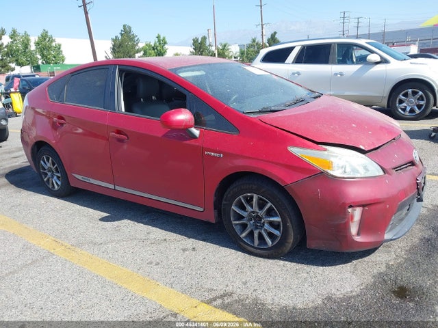Salvage Toyota Prius Image