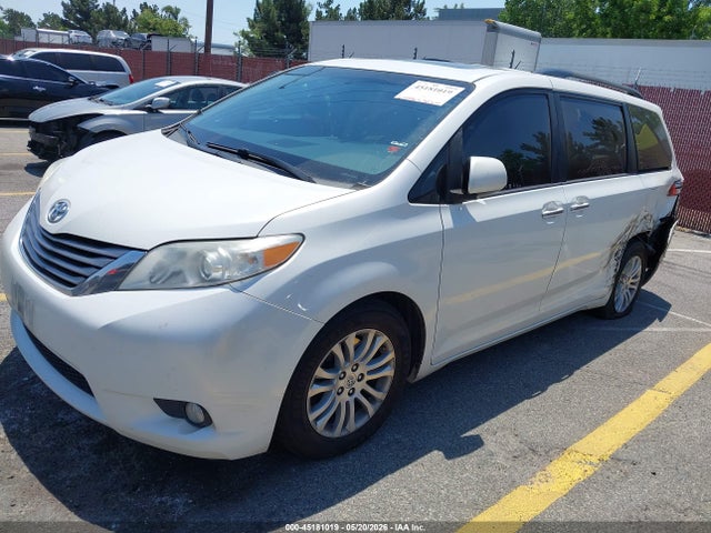 Toyota Sienna Xle 8 Passenger