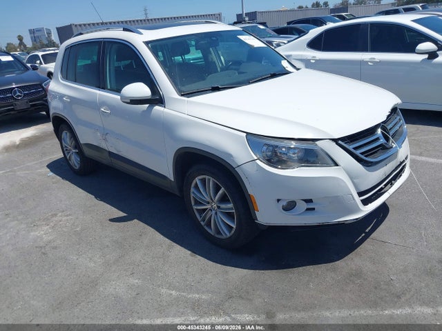 Salvage Volkswagen Tiguan Image