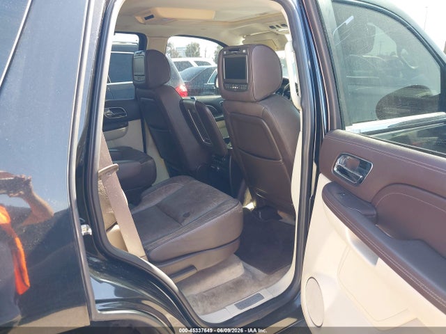 Cadillac Escalade Standard