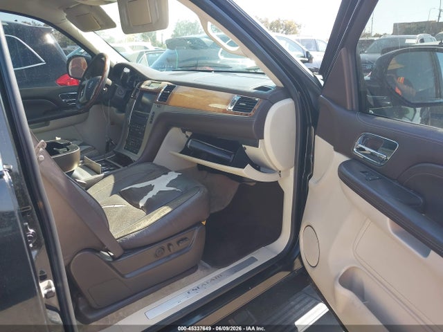 Cadillac Escalade Standard
