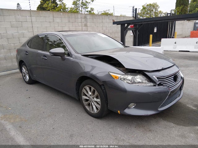 Salvage Lexus Es Image