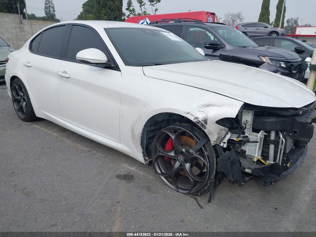 Salvage Alfa Romeo Giulia Image